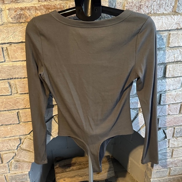 American Eagle Outfitters Charcoal Long Sleeve Blouse - Picture 4 of 5